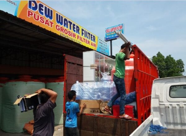 Persiapan pengiriman Depot air minum